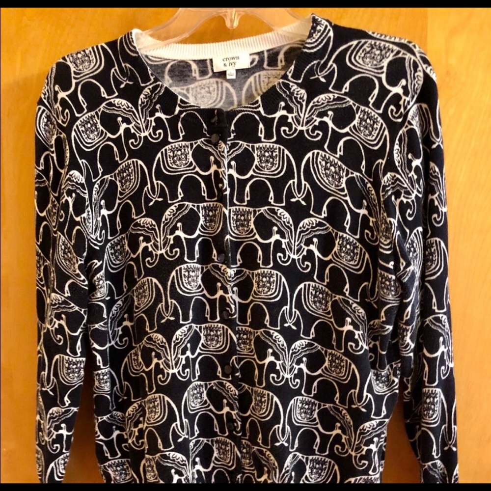 Crown & Ivy size large lightweight cardigan. Cute!